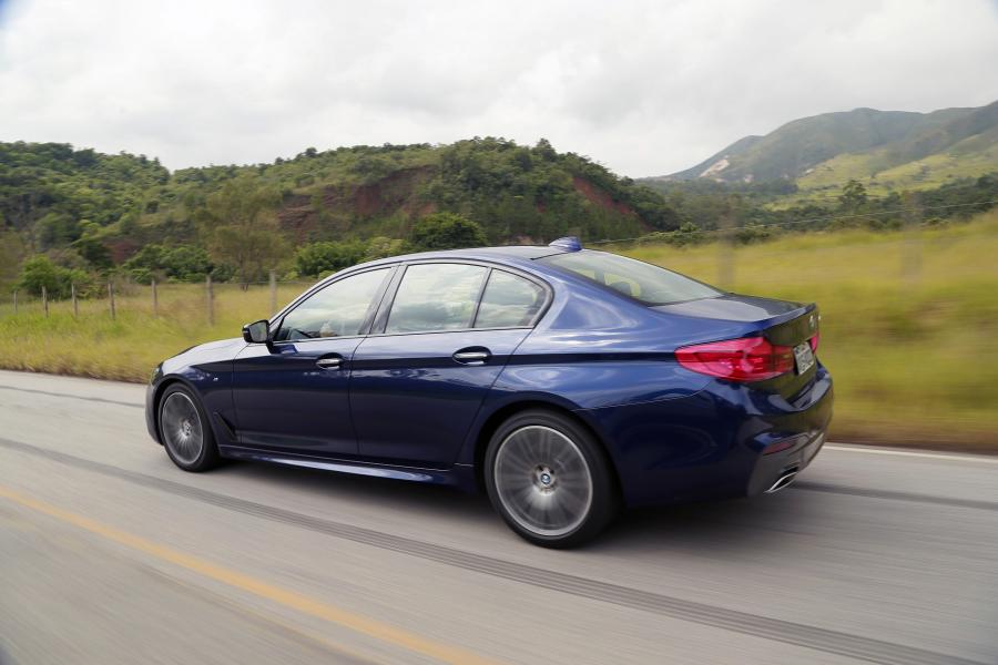  BMW 540i Sedan M Sport 2017 года  (LA) (фото 30 из 40)